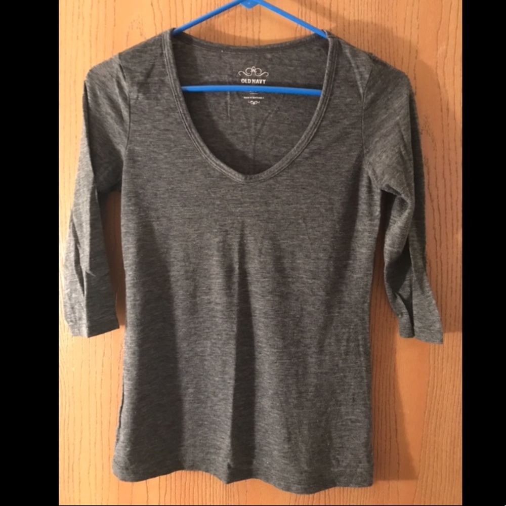 3/4 length long sleeve gray shirt